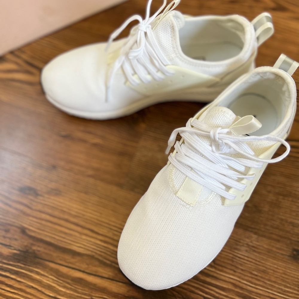 White water resistant sneakers